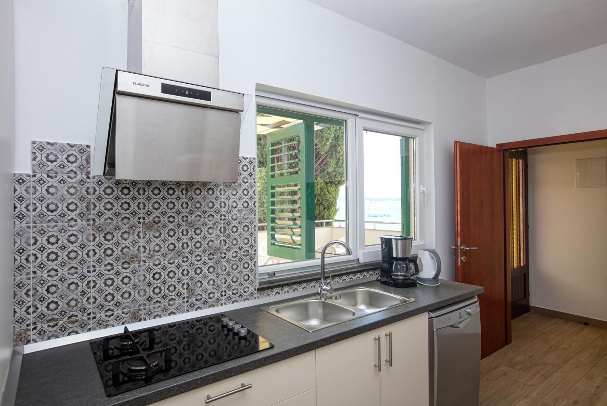 Family Friendly Seaside Apartments Brodarica, Sibenik - 4833 Brodarica  Rum bild