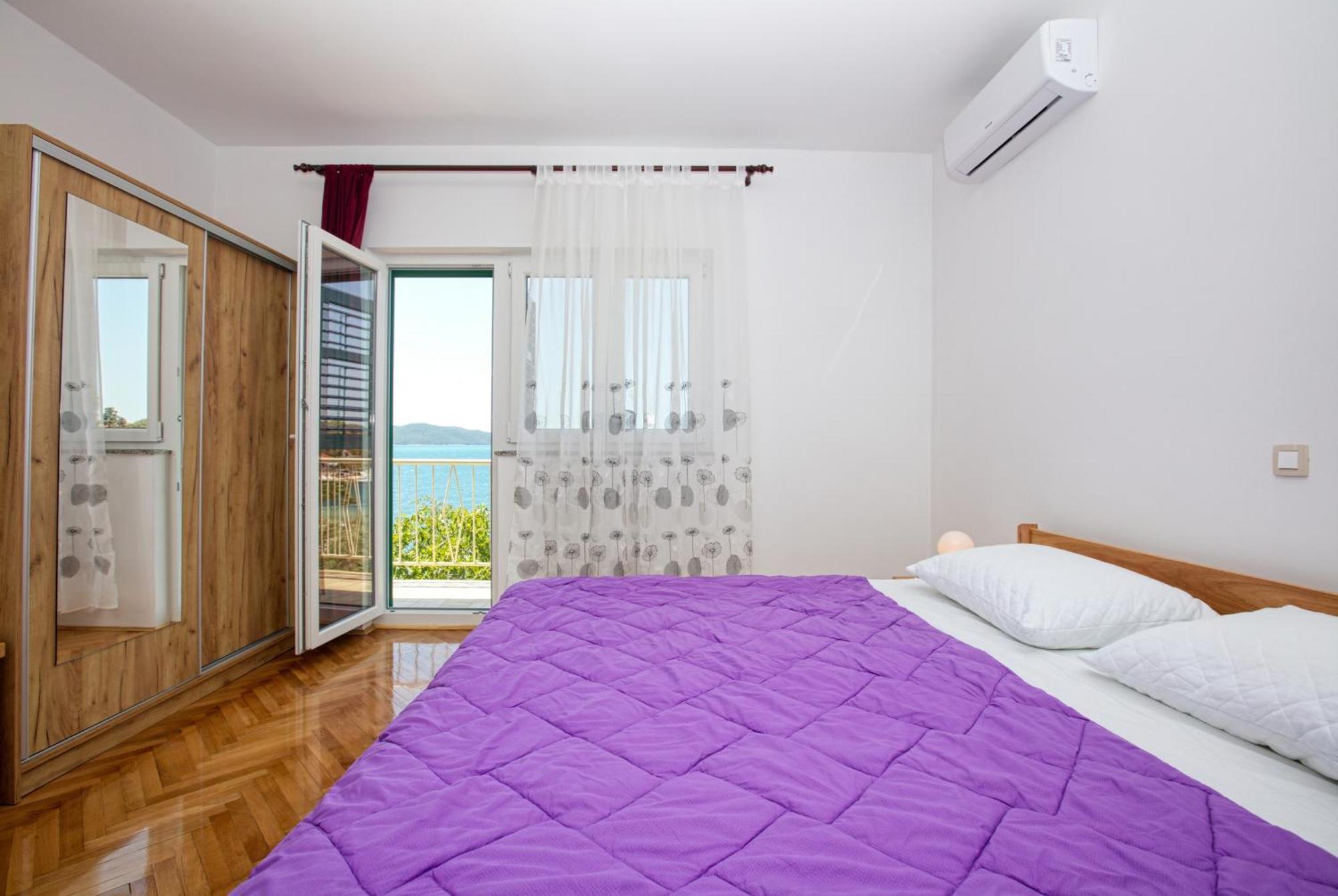 Family Friendly Seaside Apartments Brodarica, Sibenik - 4833 Brodarica  Rum bild